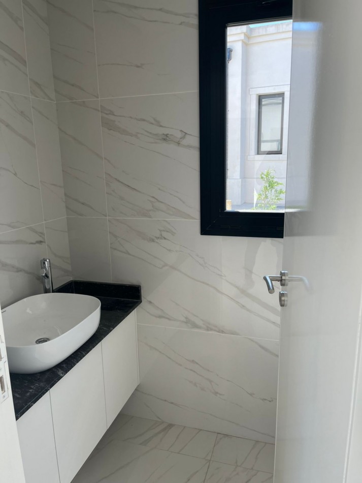 CASA EN VENTA / ALQUILER PERMANENTE  Rumenco Joven