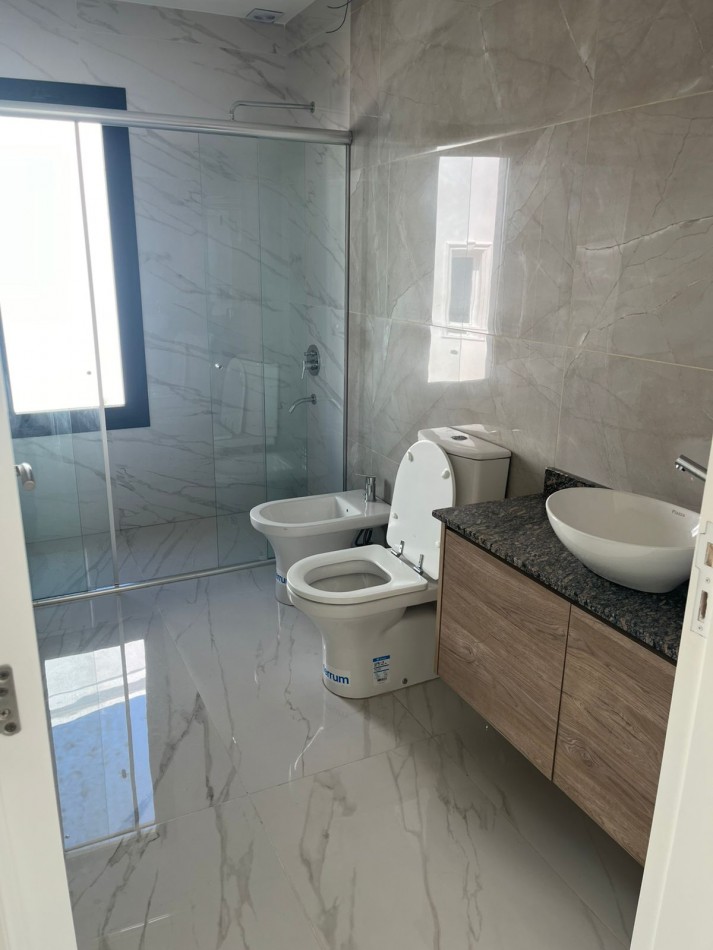 CASA EN VENTA / ALQUILER PERMANENTE  Rumenco Joven